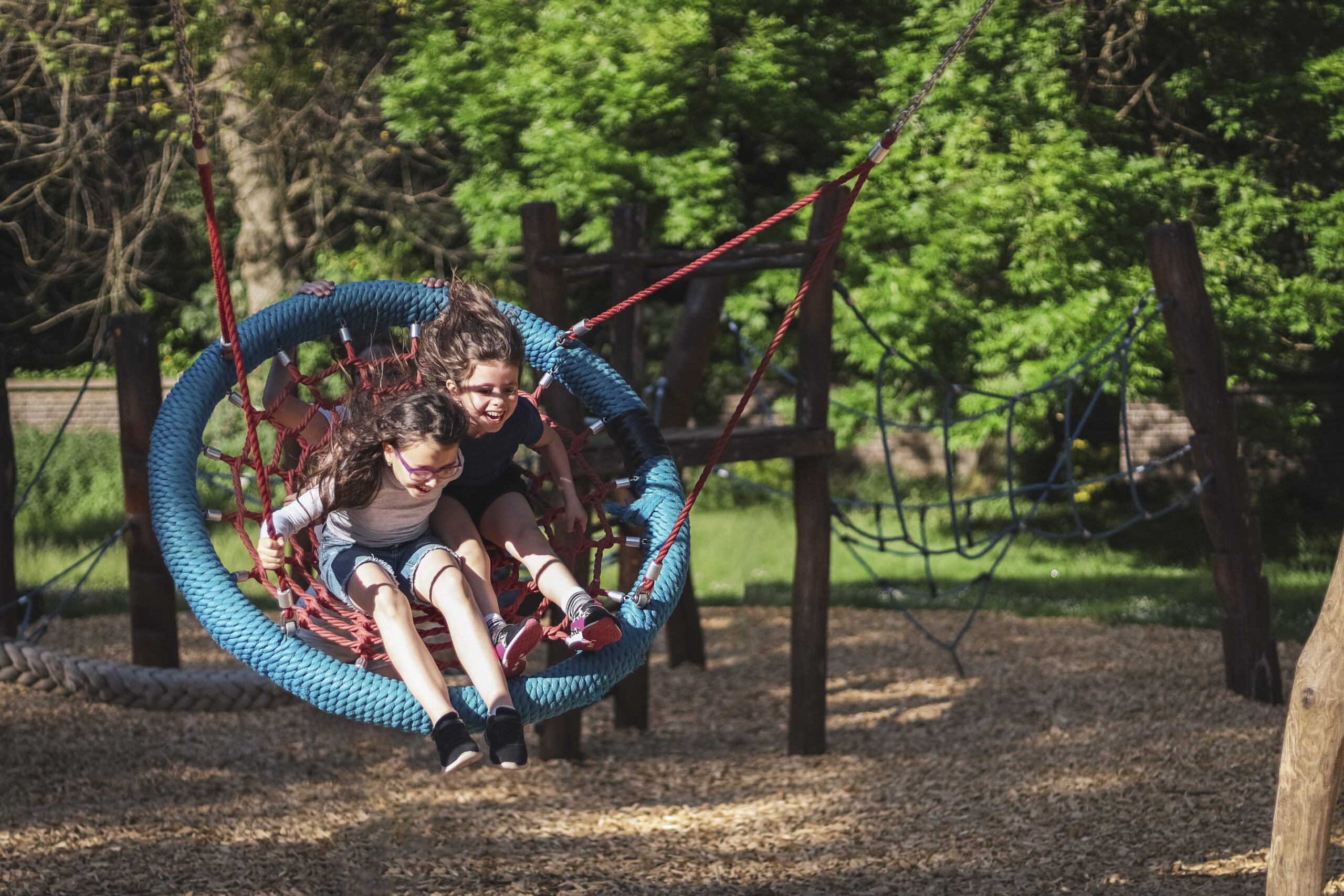 Enfants jeux balançoire